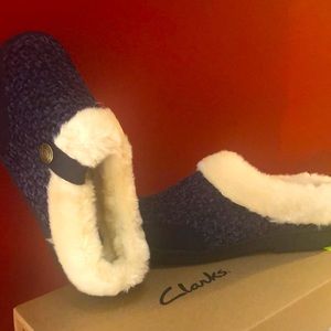 Clarks indoor/outdoor slippers, navy, 8 NWT